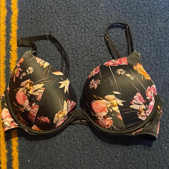 Victoria's Secret Other - Victoria secret very sexy push-up bra